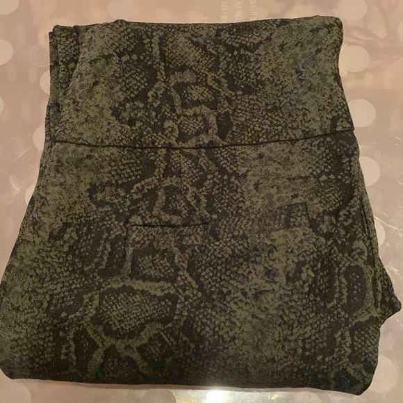 Snakeskin Print Pants - Picture 3 of 3